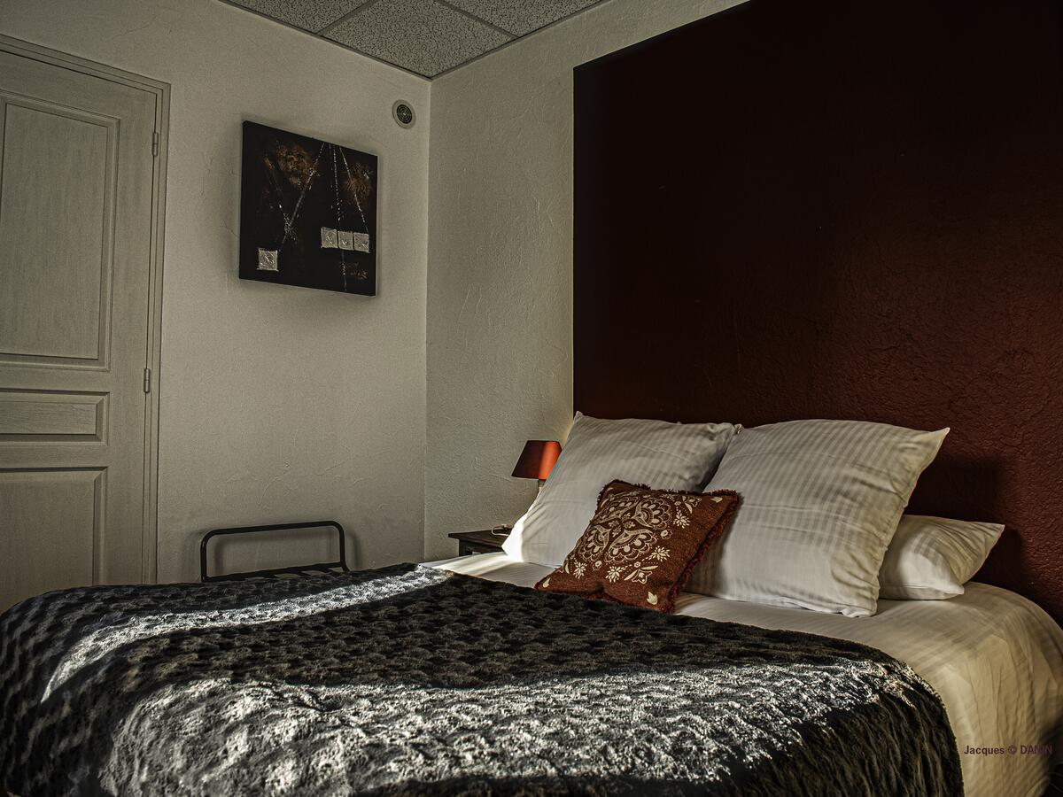 Logis Hotel Restaurant La Brasserie Treignac Экстерьер фото