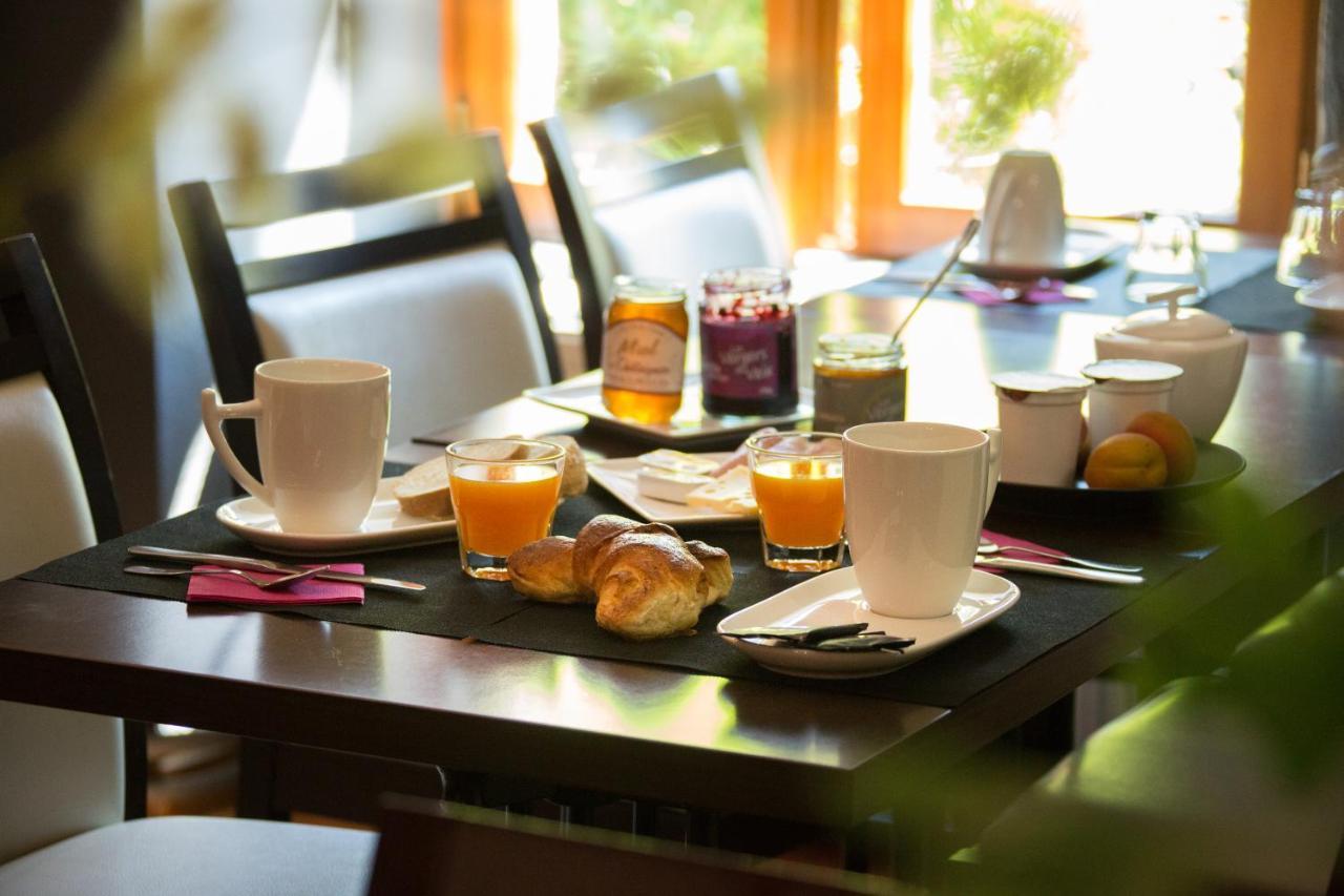 Logis Hotel Restaurant La Brasserie Treignac Экстерьер фото